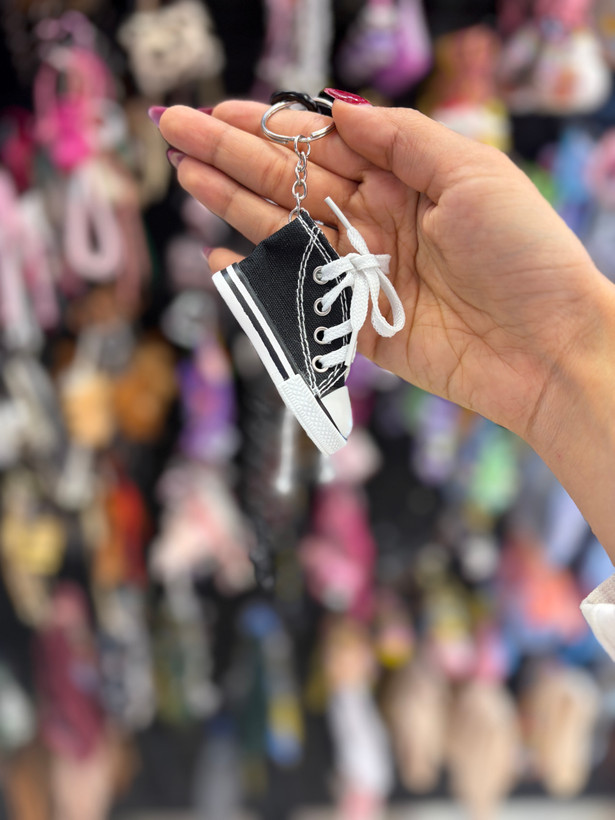 چارم بگ ، آویز کیف مدل کفش آل استار