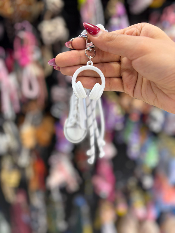 چارم بگ ، آویز کیف مدل کفش آل استار