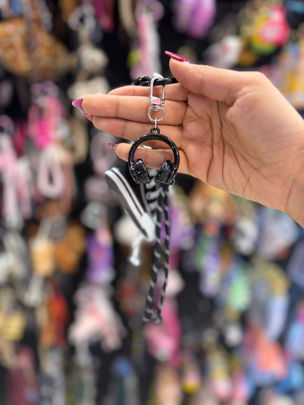 چارم بگ ، آویز کیف مدل کفش آل استار