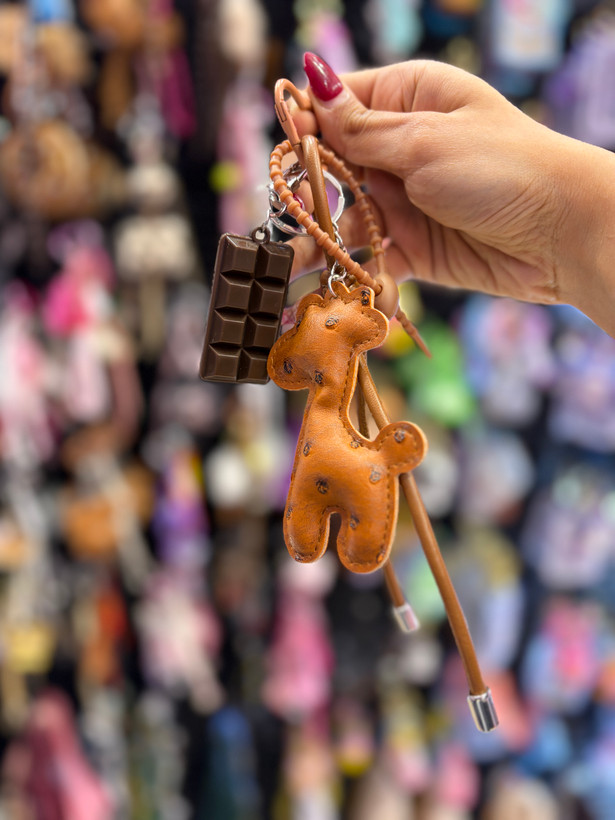 چارم بگ،آویز کیف مدل زرافه و شکلات