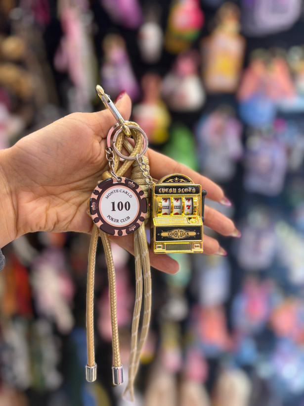 چارم بگ،آویز کیف مدل کازینو