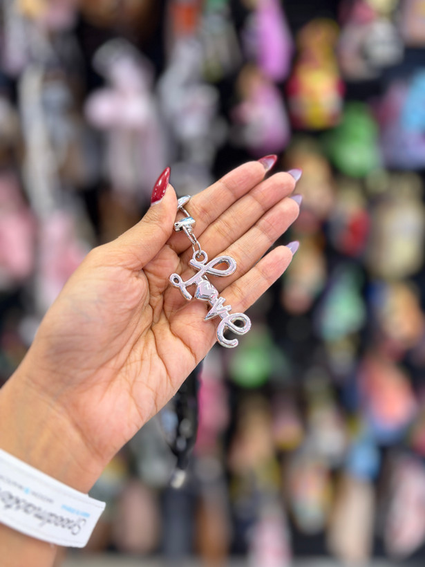 چارم بگ،آویز کیف مدل بال پروانه